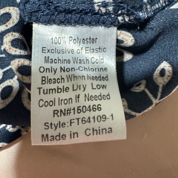 Navy and White Patterned Garment - Picture 2 of 3